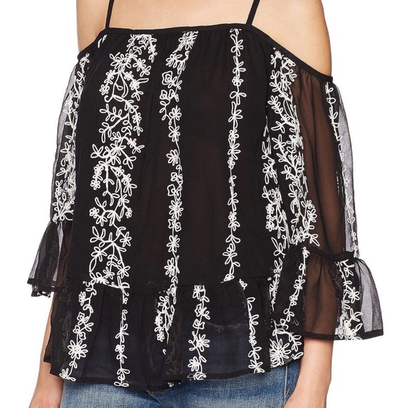 new ✦ R&J Couture ✦ Ruffled Cold Shoulder Top ✦ - Picture 9 of 12